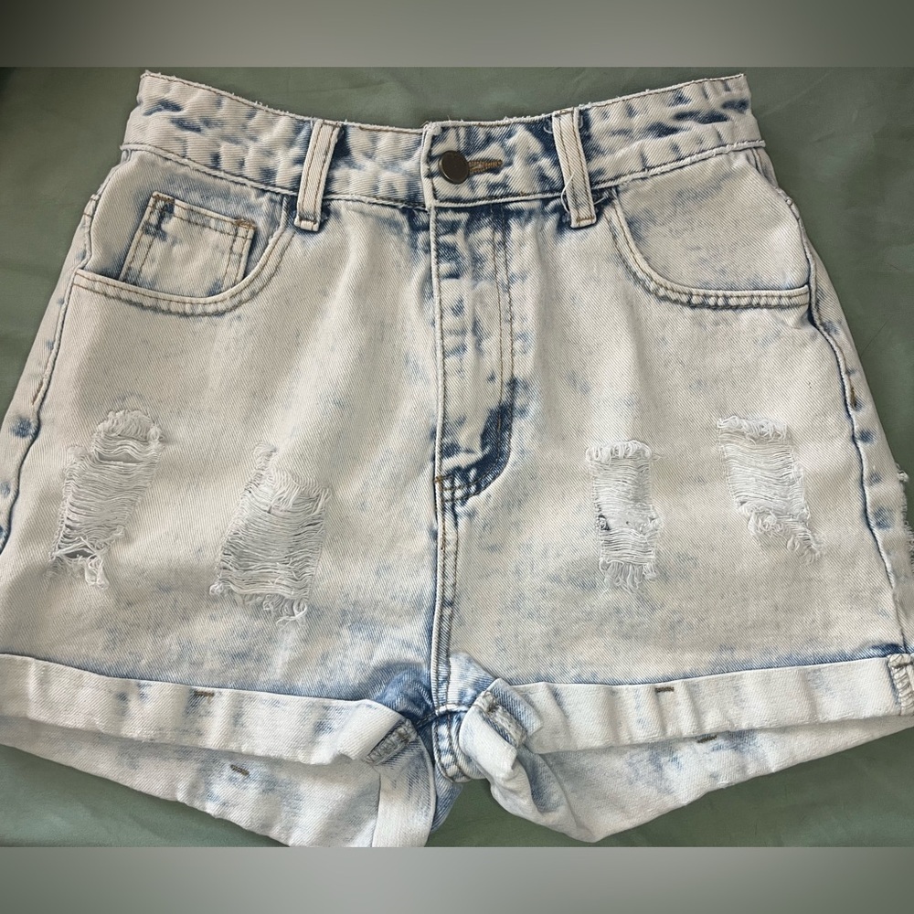 Light washed distressed denim shorts, Size S - Picture 5 of 6